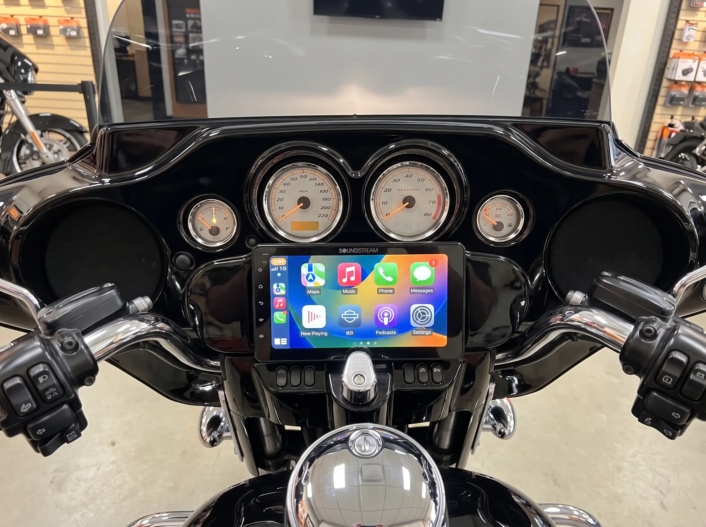 2010 Harley-Davidson Street Glide fairing fitted with a Soundstream SG.v2 Apple CarPlay touchscreen, installed by Diamond Stereo