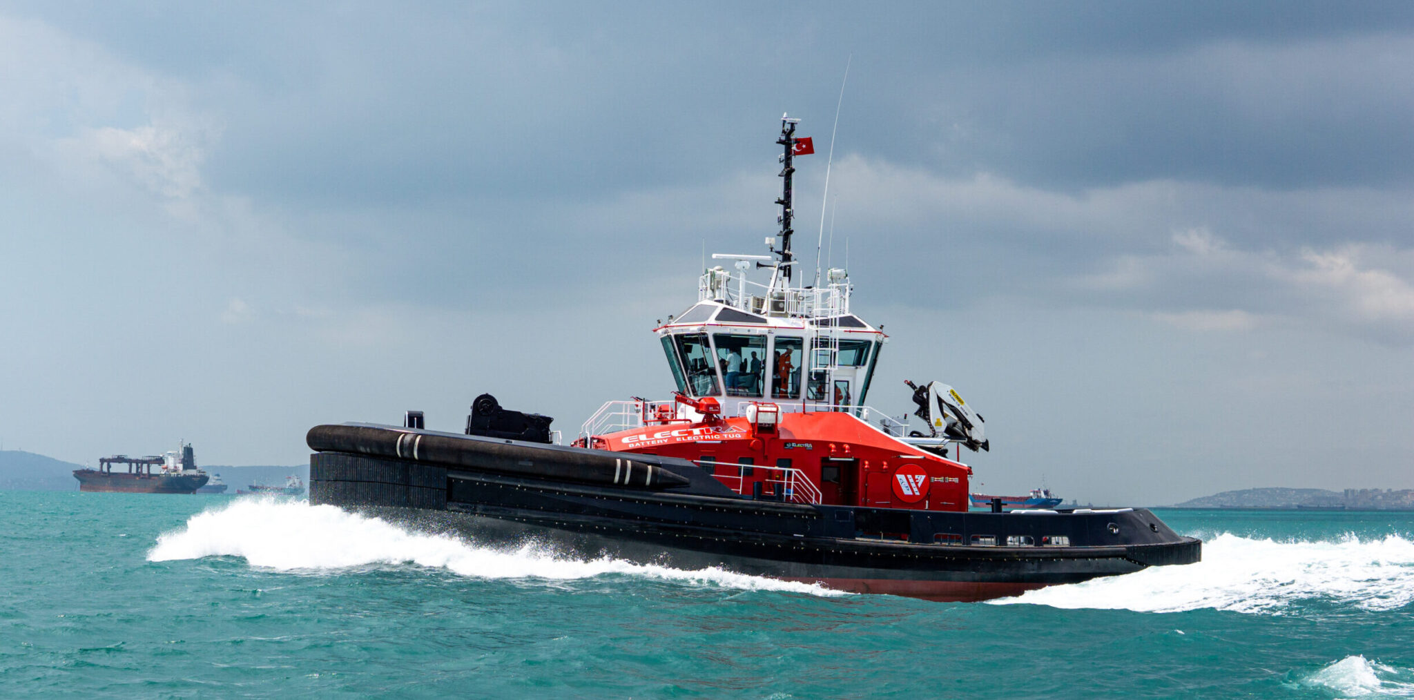 HaiSea Marine battery-electric tug underway